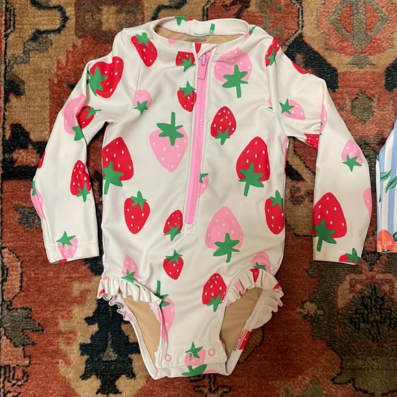 Old Navy Strawberry and Orange Girls Swimsuits Rashguards 18-24m - Picture 2 of 9